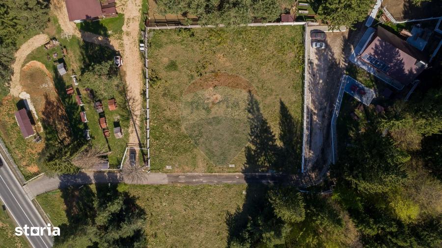 Teren de 1000 mp, în Schei