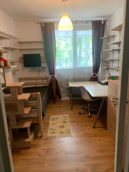 Apartament cu 3 camere decomandat în Titan