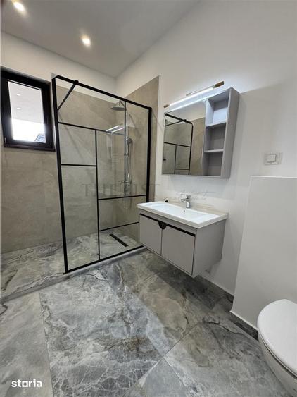 Casă cu 8 camere cu Teren 1000 Mp în Central