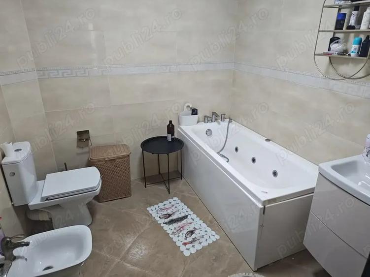 Casă cu 5 camere în Central