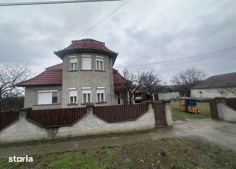 Casă cu 6 camere cu Teren 3103 Mp în Odoreu