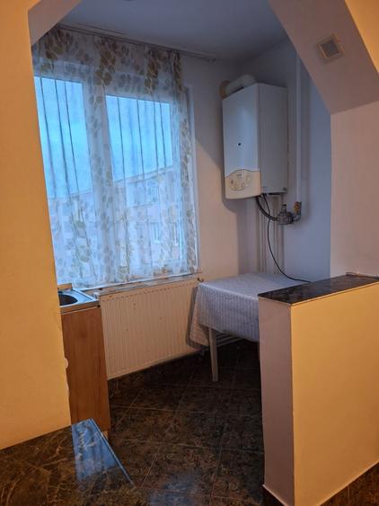 Apartament cu 2 camere decomandat în Livezeni