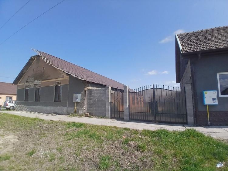 Casă cu 3 camere în Central