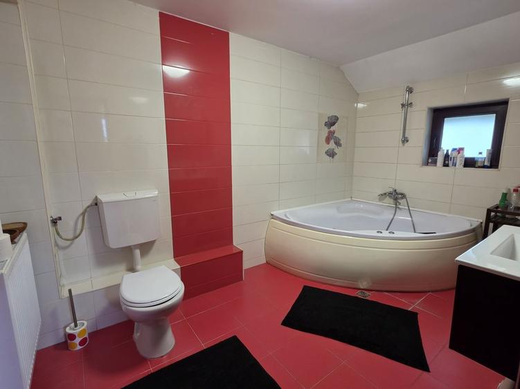 Casă cu 4 camere cu Teren 400 Mp în Olteni
