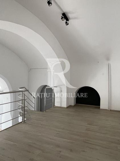 Spațiu comercial, de 59.400001525879 mp, în Central