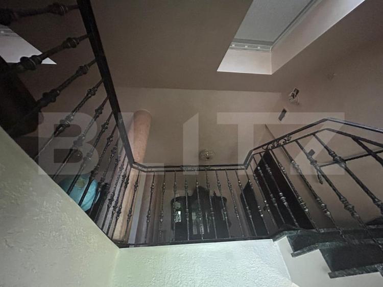 Casă individuală cu 8 camere cu Piscina în Dumbrăvița