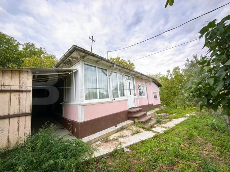 Casă individuală cu 4 camere cu Teren 2982 Mp în Costuleni