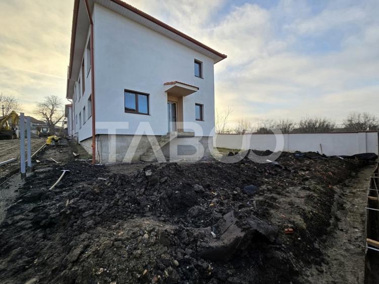 Duplex cu 4 camere cu Canalizare în Șura Mică