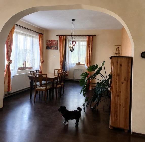 Casă cu 6 camere cu Teren 1100 Mp în Poiana