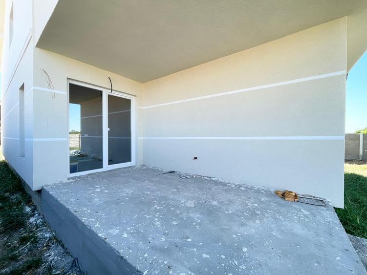 Duplex cu 4 camere cu Canalizare în Moșnița Veche