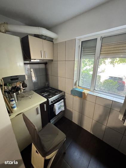 Apartament cu 3 camere decomandat în Far