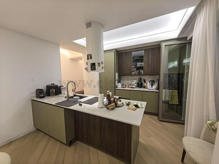 Apartament cu 4 camere decomandat în Iancu Nicolae