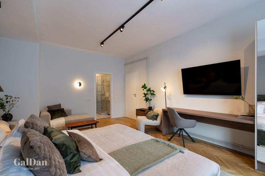 Apartament cu 5 camere în P-ța Universității
