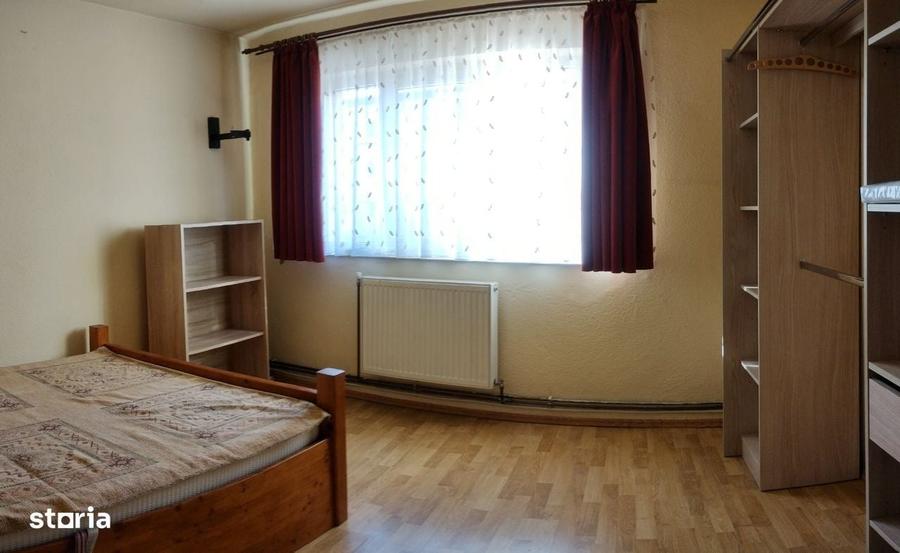 Apartament cu 3 camere decomandat în Exterior Vest