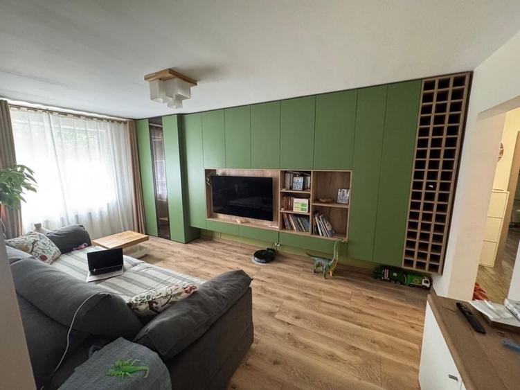 Apartament cu 3 camere decomandat în Crângași