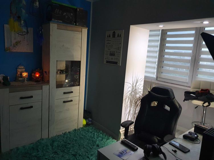 Apartament cu 4 camere decomandat în Piața Centrală