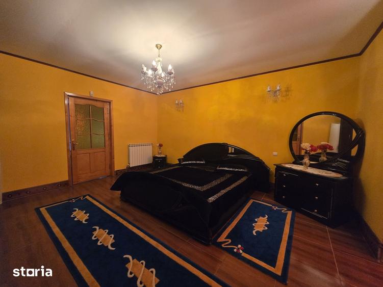 Casă cu 6 camere cu Teren 875 Mp în Central