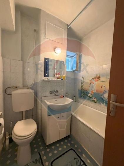 Apartament cu 3 camere decomandat, mobilat în Calea București