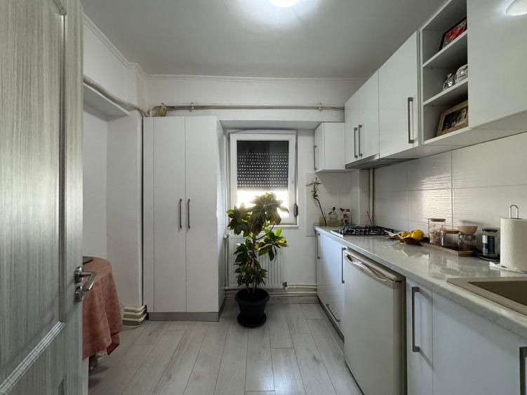 Apartament cu 2 camere decomandat în