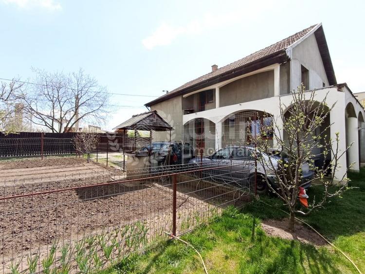 Casă individuală cu 7 camere cu Canalizare în Mărăști