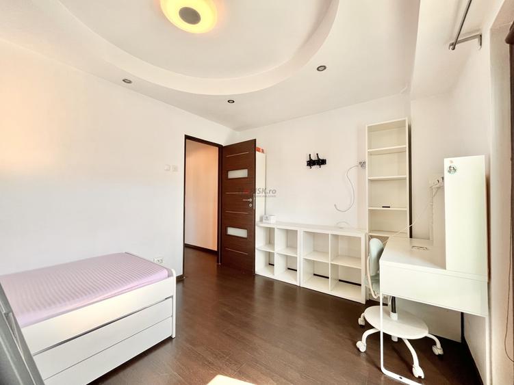 Apartament cu 3 camere semidecomandat, mobilat în Centrul Civic