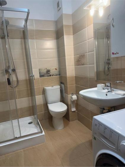 Apartament cu 3 camere semidecomandat în Herăstrău