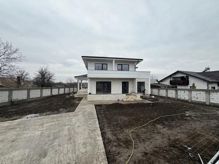 Casă cu Teren 750 Mp în Aroneanu