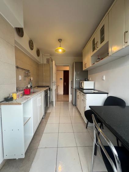 700€, stradal Unirii, spatios, etaj 1 - 5