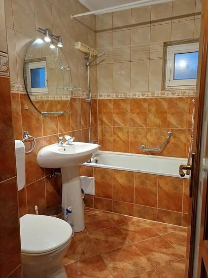 Apartament cu 3 camere decomandat în Est