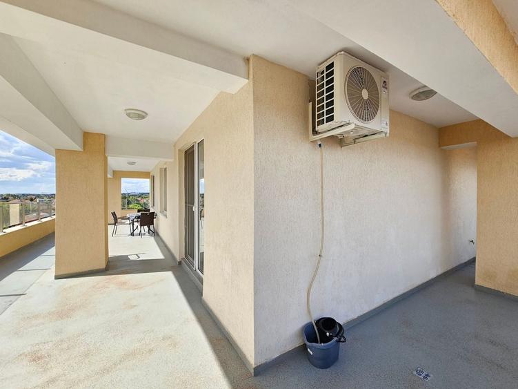 Apartament cu 3 camere decomandat, mobilat în Iancu Nicolae