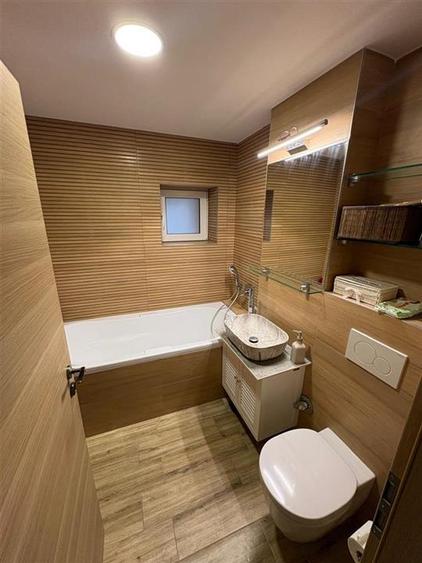 Apartament cu 4 camere decomandat în Răcădău