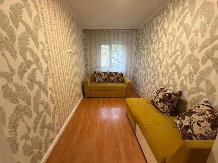 Apartament cu 3 camere decomandat în Lipovei