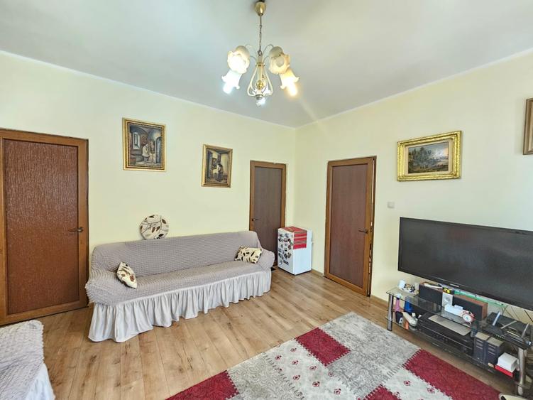Casă individuală cu 6 camere cu Teren 150 Mp în Ultracentral