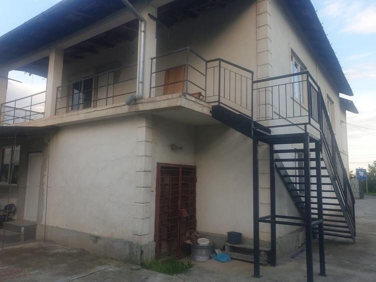Casă cu 4 camere cu Teren 1000 Mp în Priseaca