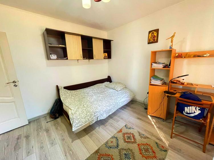 Apartament cu 2 camere semidecomandat, mobilat în Podu Roș