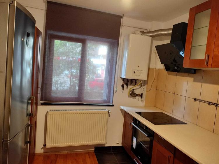 Apartament cu 3 camere decomandat în Mărăști