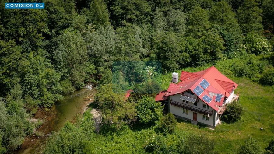 Casă cu 9 camere cu Teren 1029 Mp în Obârșia-Cloșani