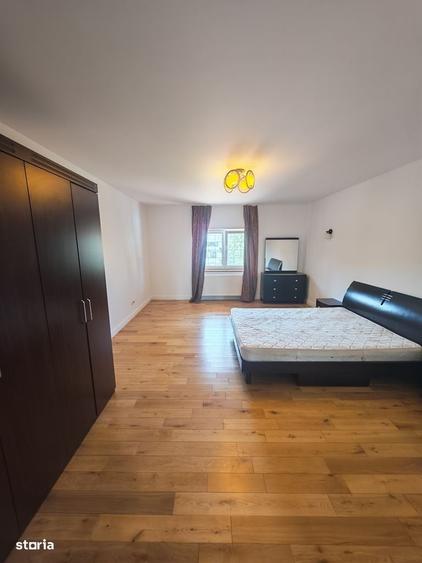 Casă cu 4 camere cu Teren 3000 Mp în Central