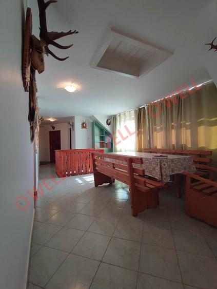 Casă cu 8 camere cu Teren 2400 Mp în Periferie