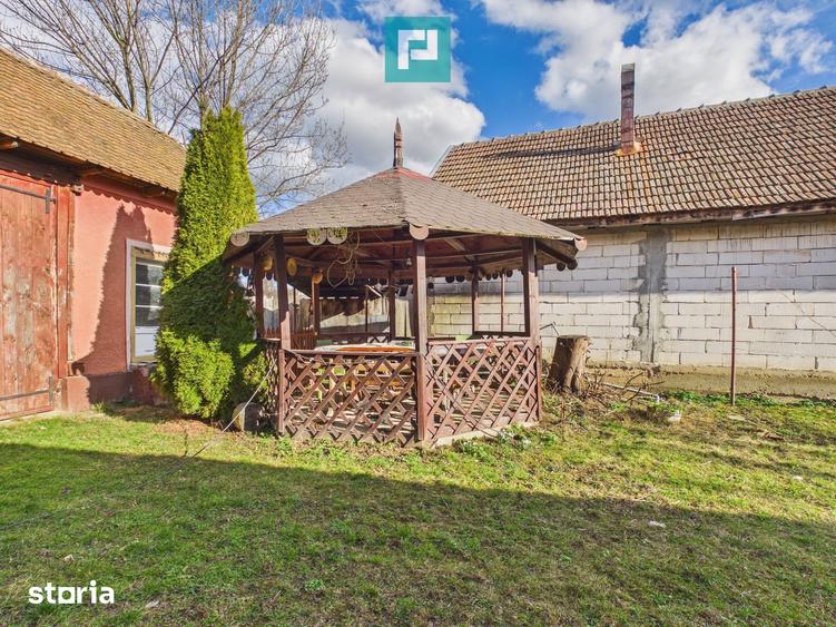 Casă cu 5 camere cu Teren 1629 Mp în Târnova
