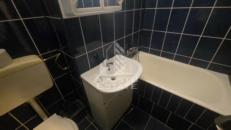 Apartament cu 3 camere semidecomandat în Dacia