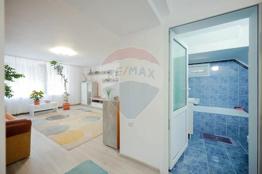 Casă cu 5 camere cu Teren 395 Mp în Central