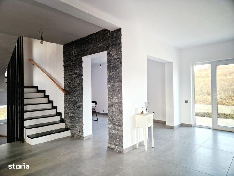 Casă cu 4 camere în Chinteni