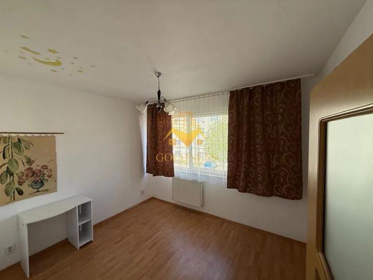 Apartament cu 3 camere semidecomandat, mobilat în Dâmbul Rotund