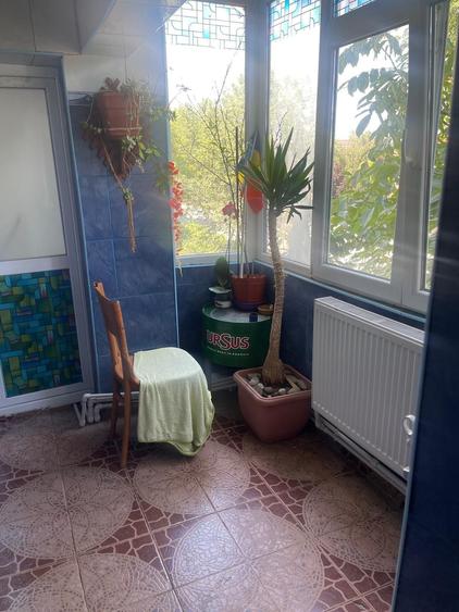 Apartament cu 4 camere decomandat în 1 Decembrie
