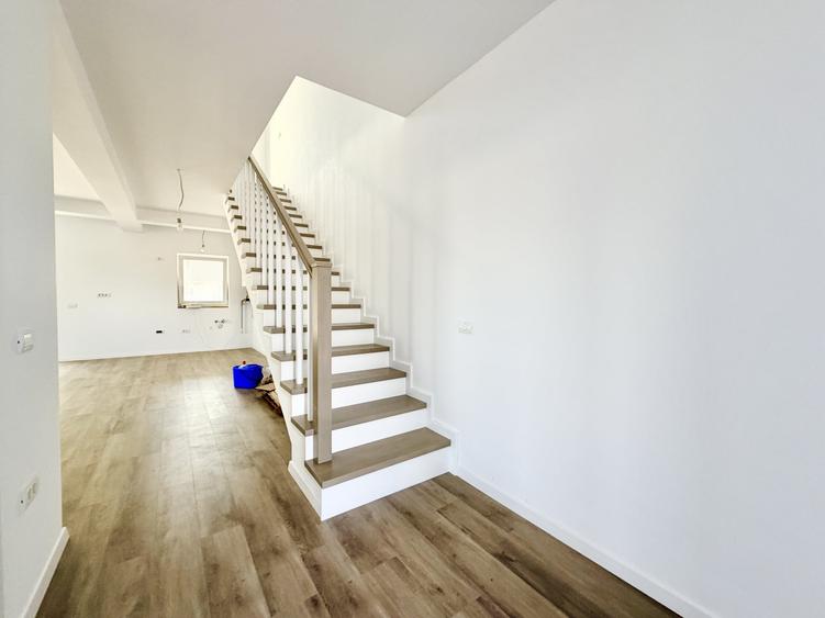Duplex cu 4 camere cu Canalizare în Moșnița Nouă