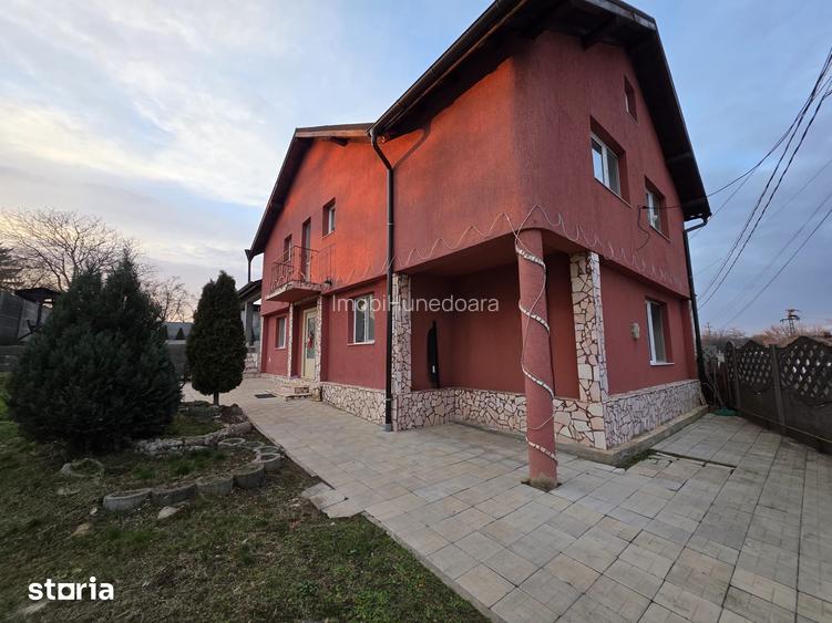 Casa spa?ioasa cu etaj, utilita?i complete ?i piscina Simeria, HD