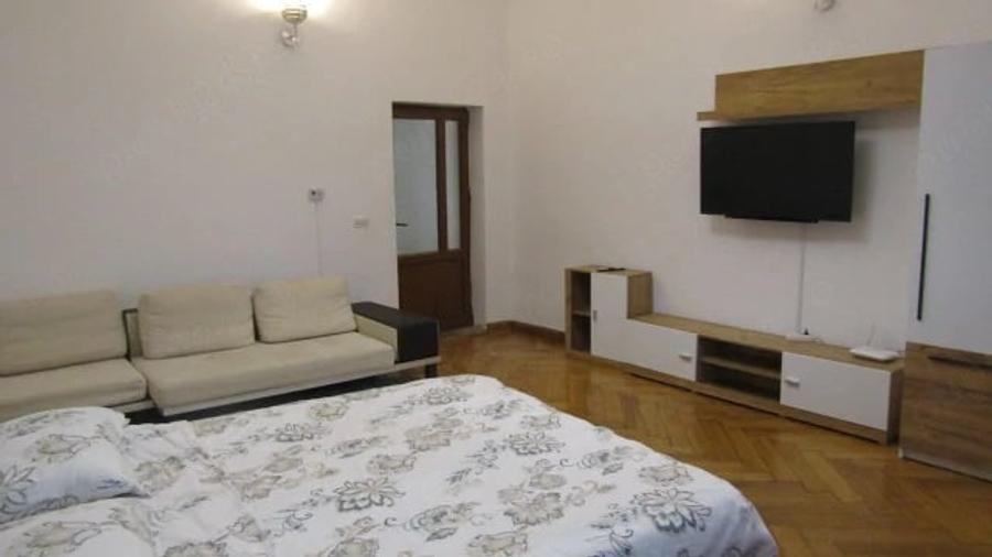Apartament cu 2 camere semidecomandat în Centrul Istoric