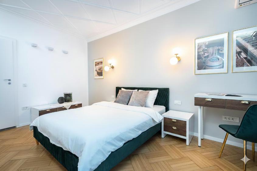 Apartament cu 3 camere semidecomandat, mobilat în Sala Palatului