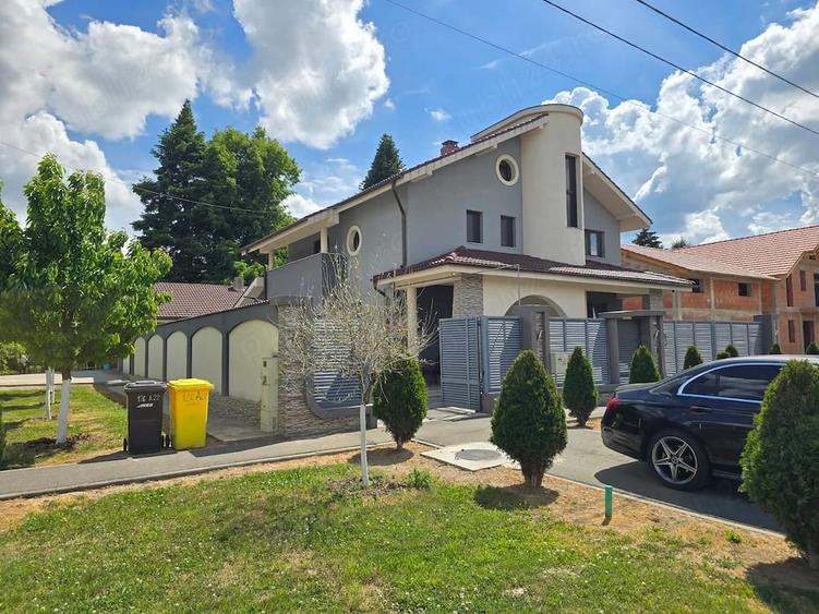 Casă cu Teren 450 Mp în Central